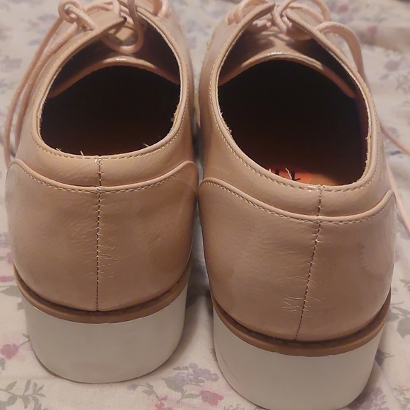 Shoe - Picture 4 of 6